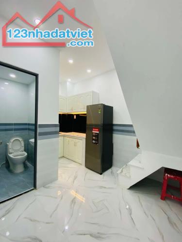 NHÀ ĐẸP Ở NGAY - 48M2 (4x12) - SHR,GẦN CHỢ PHÚ XUÂN NHỈNH 3 TỶ - 3