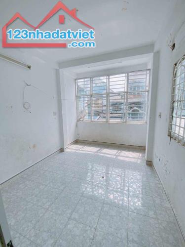 Mặt tiền kinh doanh chợ Ba Đình, Quận 8 DT37m2 3 Tầng - 3