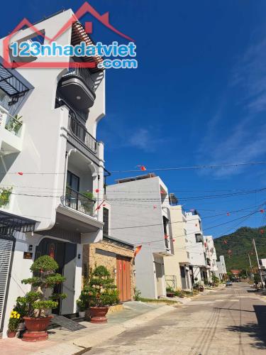 BÁN ĐẤT HÓT-DT66M2-ngang 4m(4x17m)-ôtô 10m- ngay 2/4 -  vĩnh hoà - Nha Trang-chỉ 2ty5