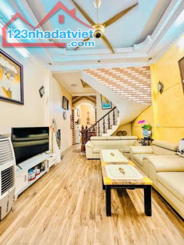 BÁN NHÀ MẶT NGÕ TÂY HỒ - NGÕ BA GÁC PHI - BA BƯỚC CHÂN RA MẶT PHỐ
