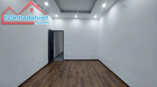 NHÀ 5 TẦNG MỚI  Ô TÔ ĐỔ CỔNG CHỦ THIỆN CHÍ BÁN- ĐỊNH CÔNG THƯỢNG HOÀNG MAI 40M2 CHỈ 6.4 TỶ - 5