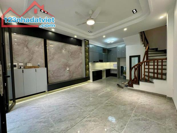SIÊU PHẨM NHÀ MỚI PHỐ BÁT KHỐI LONG BIÊN - Ở NGAY - FULL NỘI THẤT - Ô TÔ ĐỖ CỔNG - 1