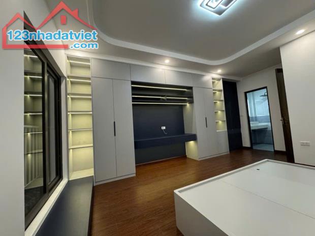 SIÊU PHẨM NHÀ MỚI PHỐ BÁT KHỐI LONG BIÊN - Ở NGAY - FULL NỘI THẤT - Ô TÔ ĐỖ CỔNG - 2