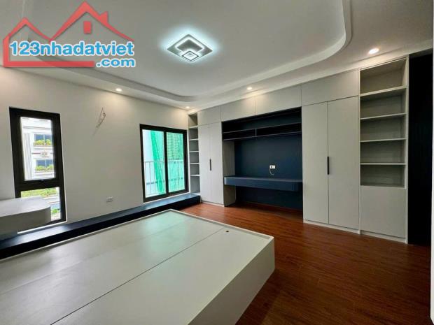 SIÊU PHẨM NHÀ MỚI PHỐ BÁT KHỐI LONG BIÊN - Ở NGAY - FULL NỘI THẤT - Ô TÔ ĐỖ CỔNG - 4