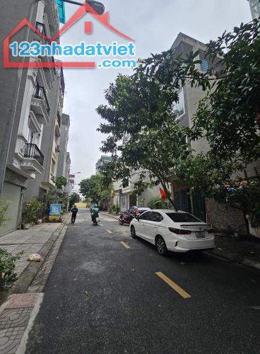 Bán Nhà Minh Khai 43m2, 4 Tầng. Ngõ Thông. Oto Vào Nhà 8.4 Tỷ