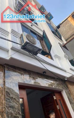 Siêu phẩm nhà ngay Mầm non Di Trạch, diện tích 30m2 giá 4.2 tỷ, cách đường ô tô 30m