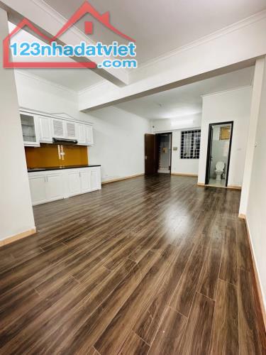 Bán nhà CC N 9 Đồng Tàu, HN, DT 70 m2, giá bán 3.58 tỷ 🔥Mô tả: ☀️ Nhà tầng trung, Nhà khu - 2