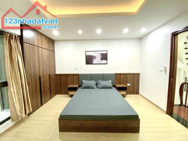 Sở Hữu Tổ Ấm Lô Góc Xã Đàn 2 - 2 Ngủ, 2 WC, Ô Tô Đỗ Cửa