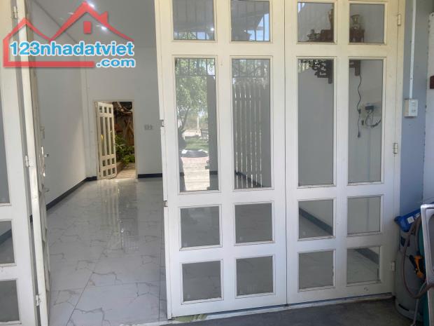 Rẻ nhất khu hòn xện. BÁN ĐẤT TẶNG NHÀ NHƯ HÌNH đối diện công viên, d60m2 , giá bán 2 ty690 - 3