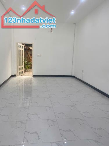 Rẻ nhất khu hòn xện. BÁN ĐẤT TẶNG NHÀ NHƯ HÌNH đối diện công viên, d60m2 , giá bán 2 ty690 - 4