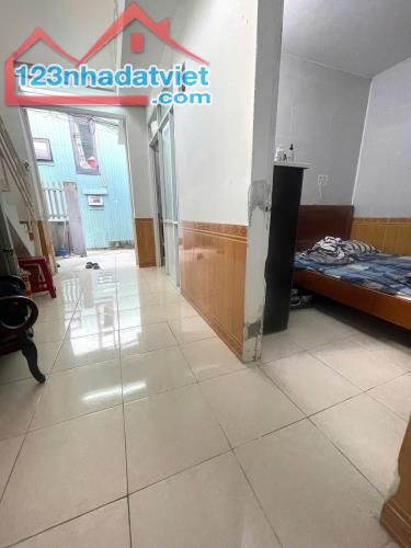 ♣ Nhà sau Lưng MT Lý Thái Tổ, 45m2, 2 tầng cứng cáp, sạch đẹp, 2.35 tỷ - 2