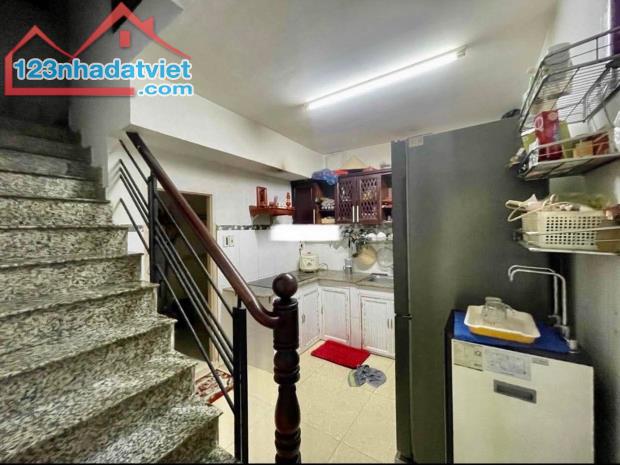 BÁN NHÀ PHƯỜNG 2 TÂN BÌNH, Đường NGUYỄN TRỌNG TUYỂN, 50M2 (4,2MX12M), 3PN,3WC, GIÁ 5.99 TỶ