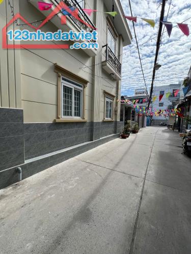GẤP BÁN NHÀ TÂN THUẬN ĐÔNG QUẬN 7 , 3 TẦNG , 3 PHÒNG NGỦ , CHỈ 4,2 TỶ, NHÀ MỚI VÀO Ở NGAY