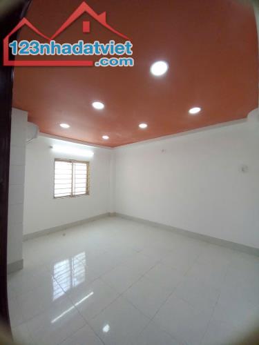 GẤP BÁN NHÀ TÂN THUẬN ĐÔNG QUẬN 7 , 3 TẦNG , 3 PHÒNG NGỦ , CHỈ 4,2 TỶ, NHÀ MỚI VÀO Ở NGAY - 2
