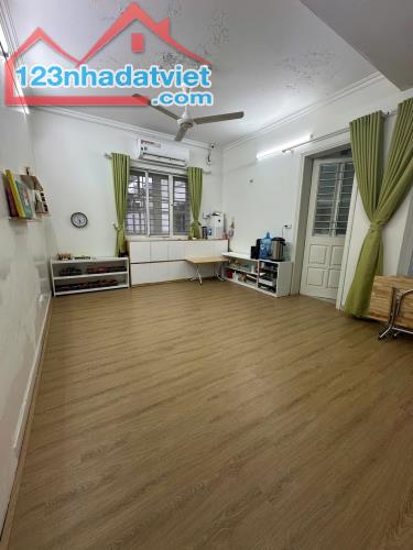 Bán Căn Biệt Thự Resco Cổ Nhuế 236m2 x 4 tầng, căn góc mặt tiền bề thế, tầng chia 3 phòng