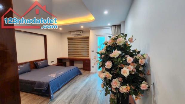 Bán nhà  LẠC LONG QUÂN Nhà mới rất đẹp, tặng nội thất  30m oto đỗ. G.iá _ 8,5tỷ. - 1