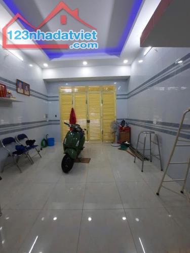 Bán nhà mặt tiền Nguyễn Văn Luông, quận 6, 12.7 tỷ, 4.2x15m, 3 tấm - 3