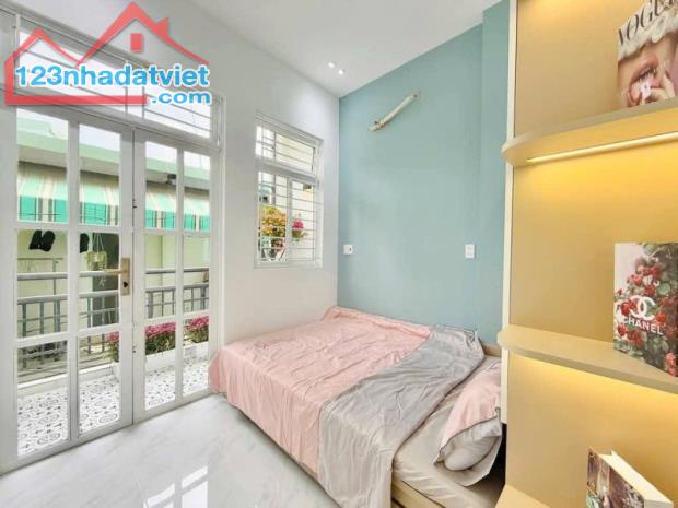 Bán Nhà khu Nguyễn Văn Nghi, Chợ Gò Vấp 30m2 Nhỉnh 3 Tỉ - 4