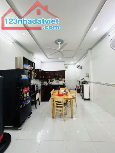 Bán Nhà MT Miếu Bình Đông - gần Ngã tư Bốn Xã - Hòa Bình, 4x22.5m, 4 T -5PN, 9.7tỷ.