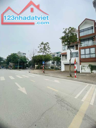 BÁN ĐẤT PHÂN LÔ THƯỢNG THANH LONG BIÊN 240M2, MT12M VỈA HÈ KINH DOANH 2X TỶ - 1