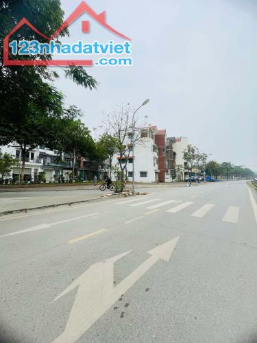 BÁN ĐẤT PHÂN LÔ THƯỢNG THANH LONG BIÊN 240M2, MT12M VỈA HÈ KINH DOANH 2X TỶ - 2