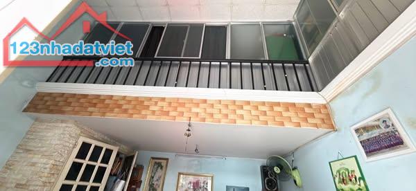 BÁN NHÀ 2 TẦNG - GẦN NGUYỄN VĂN QÚA - ĐÔNG HƯNG THUẬN- 4.8x8 - HẺM VF3 THÔNG - NHỈNH 3 TỶ - 1