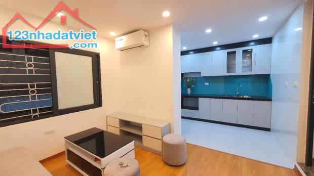Tập thể phố Chùa Bộc, Đống Đa, 3 ngủ full nội thất, ô tô đỗ cầu thang, 10m ra mặt phố