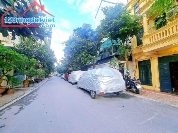 NHÀ DỐC TAM ĐA THỤY KHUÊ TÂY HỒ 68 MÉT