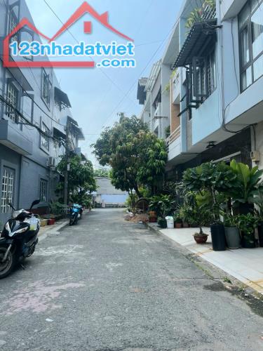 🏡🏡🏡HẺM Ô TÔ NGỦ TRONG NHÀ - TRẦN THÁI TÔNG. KHU VIP NHẤT P15 - AN NINH TỐT .. 3 TẦNG...