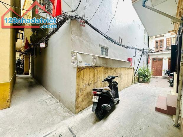 NGÕ THÁI HÀ 4 Tỷ 12m2 Nhà 5 Tầng Mặt Tiền 3.5m. Đường Trước Nhà Rộng Hơn 5m.