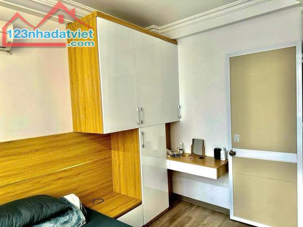 NGÕ THÁI HÀ 4 Tỷ 12m2 Nhà 5 Tầng Mặt Tiền 3.5m. Đường Trước Nhà Rộng Hơn 5m. - 1