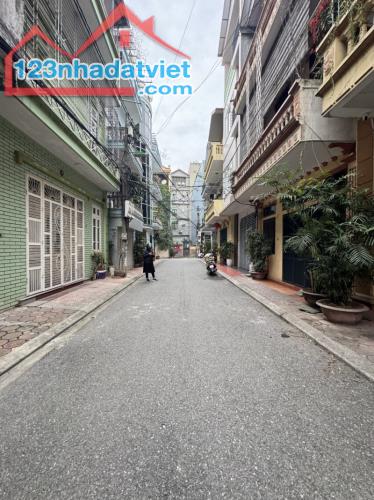 Bán nhà Sài Đồng,Long Biên 3 tầng,75m,mt5m oto tránh nhỉnh 12 tỷ