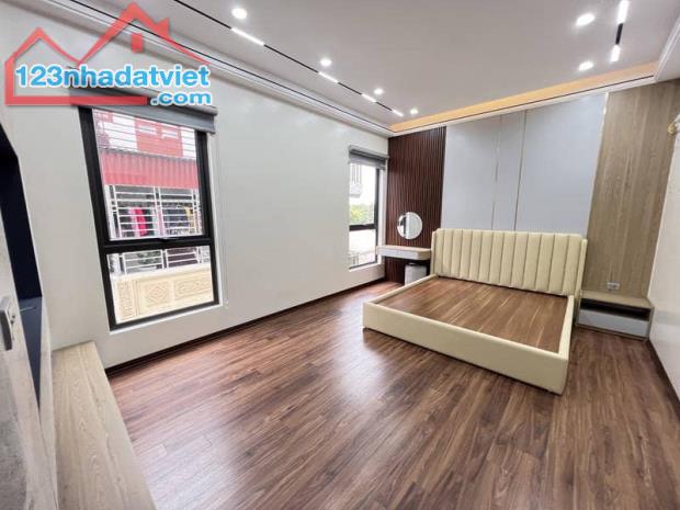 Hạ Giá Bán Căn 42m2 6T Trung Tâm Gia Thuỵ, Long Biên 12.X Tỷ Gara 2 Ô Tô, Full Nội Thất - 3