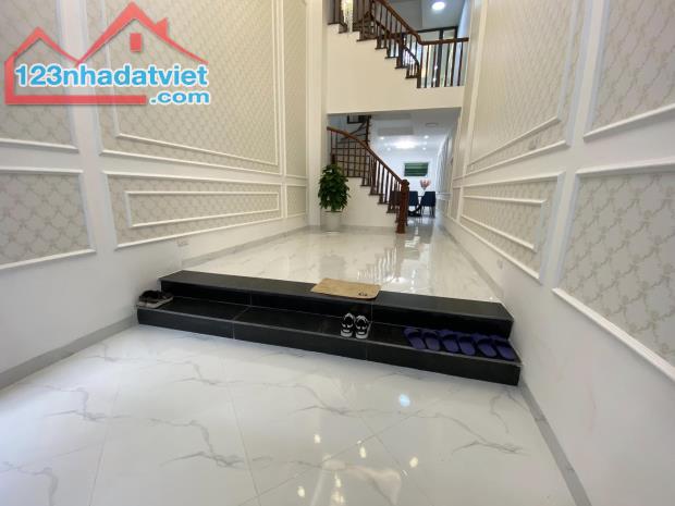 Kim Ngưu 50 m2, 5 tầng ở luôn, ngõ to, thông suốt, gần ô tô.