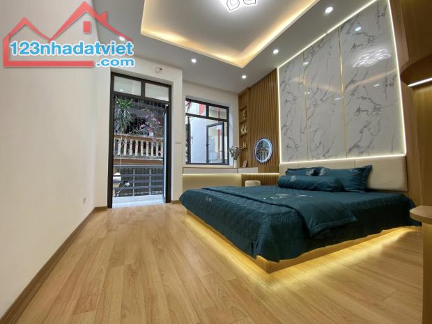 Kim Ngưu 50 m2, 5 tầng ở luôn, ngõ to, thông suốt, gần ô tô. - 2
