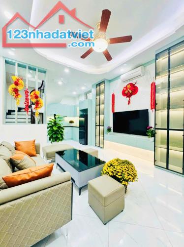 BÁN NHÀ PHỐ TRẦN ĐẠI NGHĨA,, 40M2, 5 TẦNG, MẶT TIỀN 4M, Ô TÔ ĐỖ CỬA, Ô CHỜ THANG MÁY, GIÁ - 1