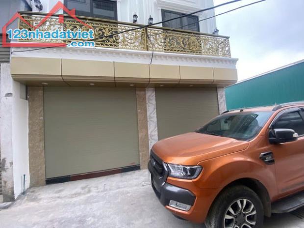 Bán nhà mới Bát Khối Long Biên 34m 5T giá 6.5 tỷ thang máy ô tô tránh đỗ trước nhà