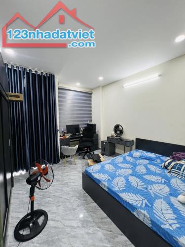 4 Tầng, 67m2, hẻm xe hơi gần ĐHKT Nguyễn Tri Phương, Quận 10, Ở/Phòng khám, 10.9 Tỷ - 4