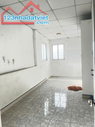 Bán nhà mặt tiền dưới 6 tỷ 88 ở Ba Đình P10 Q8. 3 tầng 4PN, Sổ hoàn công, không quy hoạch - 3