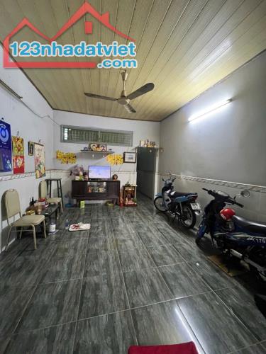 Bán nhà Hẻm 6M đường Lê Đình Cẩn - 77m² không Qui hoạch không lộ giới - Cấp 4 tiện xây mới - 2