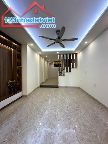 Ngõ 173 Tam Trinh 50m2 5 tầng mới tinh , ngõ thông Lĩnh Nam .Giá 6,9 tỷ