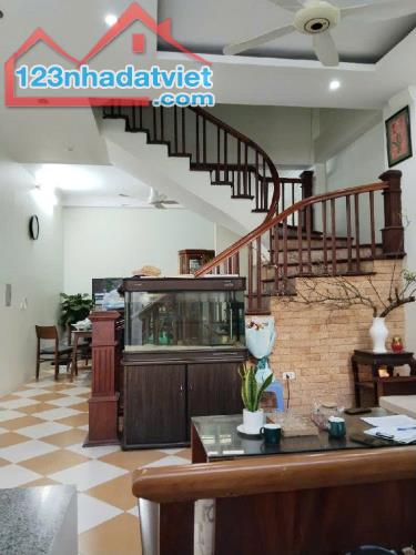 BÁN NHÀ DÂN XÂY, 
HOÀNG NHƯ TIẾP LONG BIÊN KHUNG CỘT BÊ TÔNG CHẮC CHẮN. 55m2 x 4 TẦNG. - 1