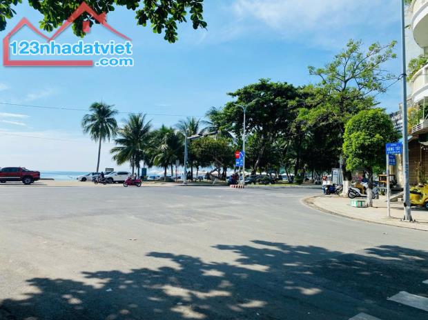Bán Nhà Mặt Tiền kinh doanh 3 tầng đường Đặng Tất,Nha Trang