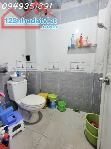 NHÀ CHDV 104M2 NGANG 5M 2TẦNG SHR HOÀN CÔNG ĐỦ GIÁ 9,95 TỶ