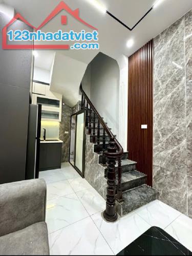 NHÀ ĐẸP TẶNG FULL NỘI THẤT-CÁCH Ô TÔ TRÁNH 15M-PHỐ KHÂM THIÊN