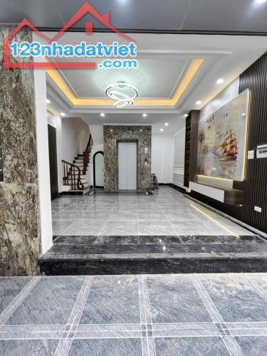 BÁN NHÀ NGÕ RỘNG PHỐ KHƯƠNG ĐÌNH, THANH XUÂN. DT 40m2, XÂY 6 TẦNG THANG MÁY, MẶT TIỀN 5,2m