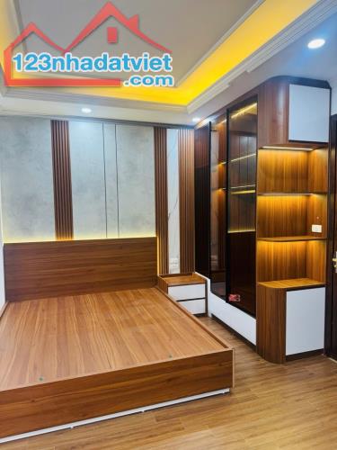 BÁN NHÀ NGÕ RỘNG PHỐ KHƯƠNG ĐÌNH, THANH XUÂN. DT 40m2, XÂY 6 TẦNG THANG MÁY, MẶT TIỀN 5,2m - 3