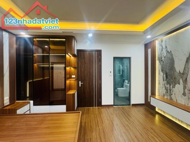 BÁN NHÀ NGÕ RỘNG PHỐ KHƯƠNG ĐÌNH, THANH XUÂN. DT 40m2, XÂY 6 TẦNG THANG MÁY, MẶT TIỀN 5,2m - 4