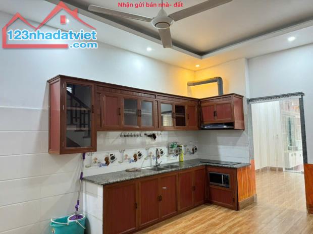 Bán nhà 3 tầng KDT Chi Đông, Mê Linh, HN. Nhà mới, tặng full nội thất, chỉ việc dọn đồ về