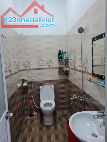 Bán nhà 1 trệt 1 lầu góc 2 mặt tiền gần trường Chính Trị, Bình Đa, 81m2, giá 3 tỷ 990. - 2